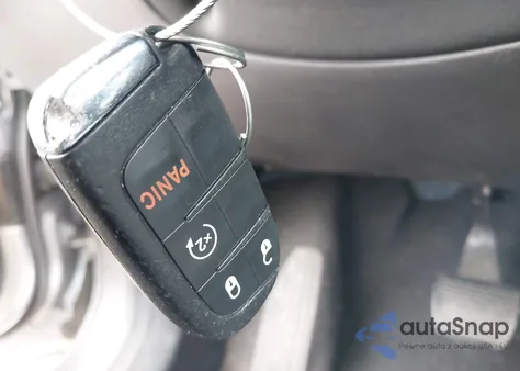 2018 Jeep Compass Latitude 4X4 z USA, uszkodzony, nr VIN 3C4NJDBB8JT339506